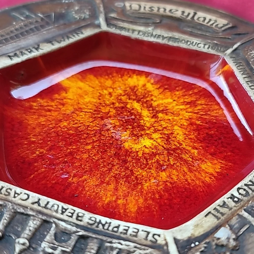 WALT DISNEY PRODUCTIONS Disneyland Souvenir plate from the 70s - Picture 3 of 7